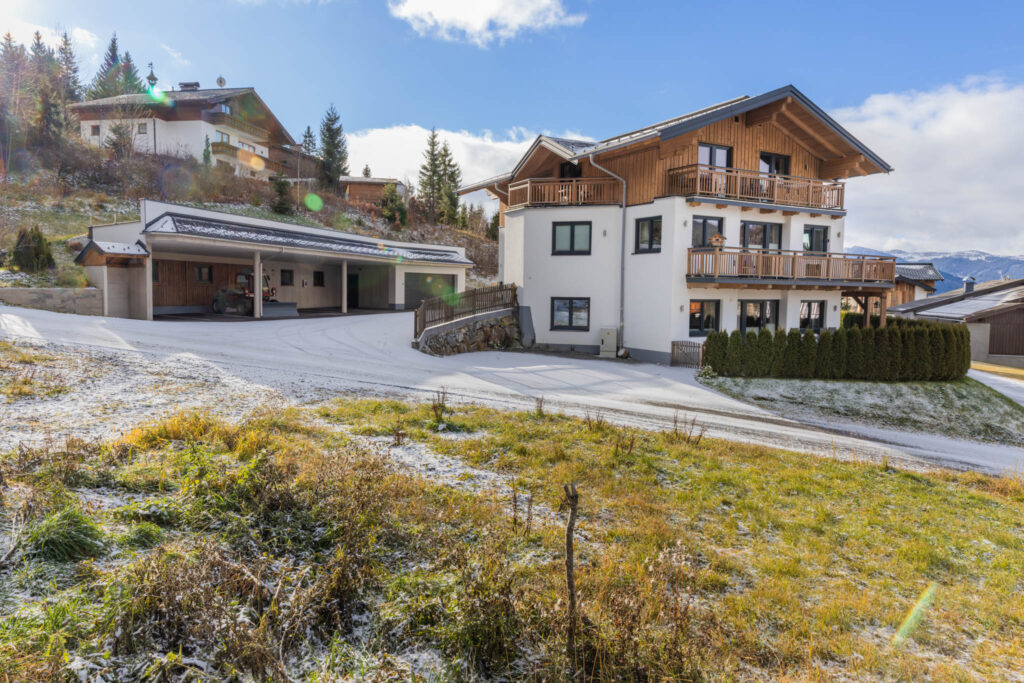 Landhäusl mit neuer Garage